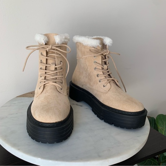 NWT Nasty Gal Faux Suede Faux Fur Trim Ankle Platform Boots 8 - Picture 4 of 15